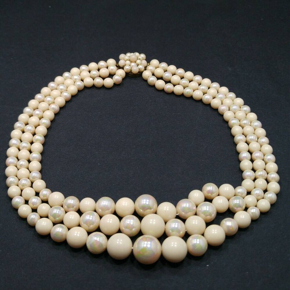 Vintage Mid Century Beige Iridescent Glass Beaded Necklace, 3 Strands, Box Clasp - Picture 4 of 8